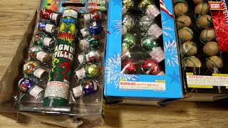 Its A Rainy New Years Eve, Lets Go Buy Some Fireworks - Escaping The Mouse - Etm-518