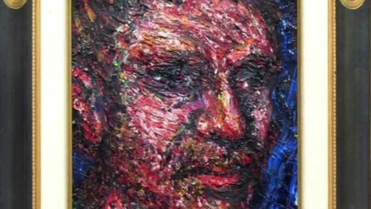 ゴッホに扮する男の首像 - YouTube