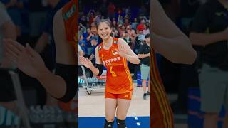 Çinli Voleybolculardan Kameralara Dans