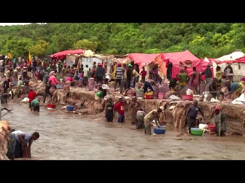 Видео: Батарей бутлуур - утас ашиглах эрх чөлөө эсвэл цэнэглэгчийн боолчлол уу?