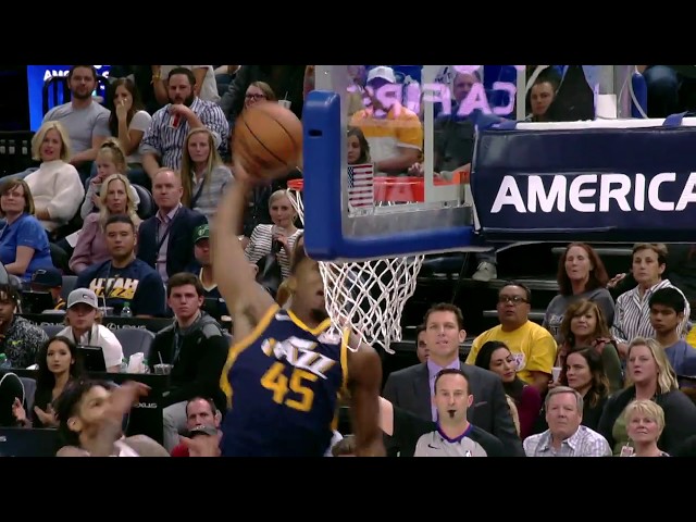 Highlight] Donovan Mitchell with the spin and hammer dunk on De