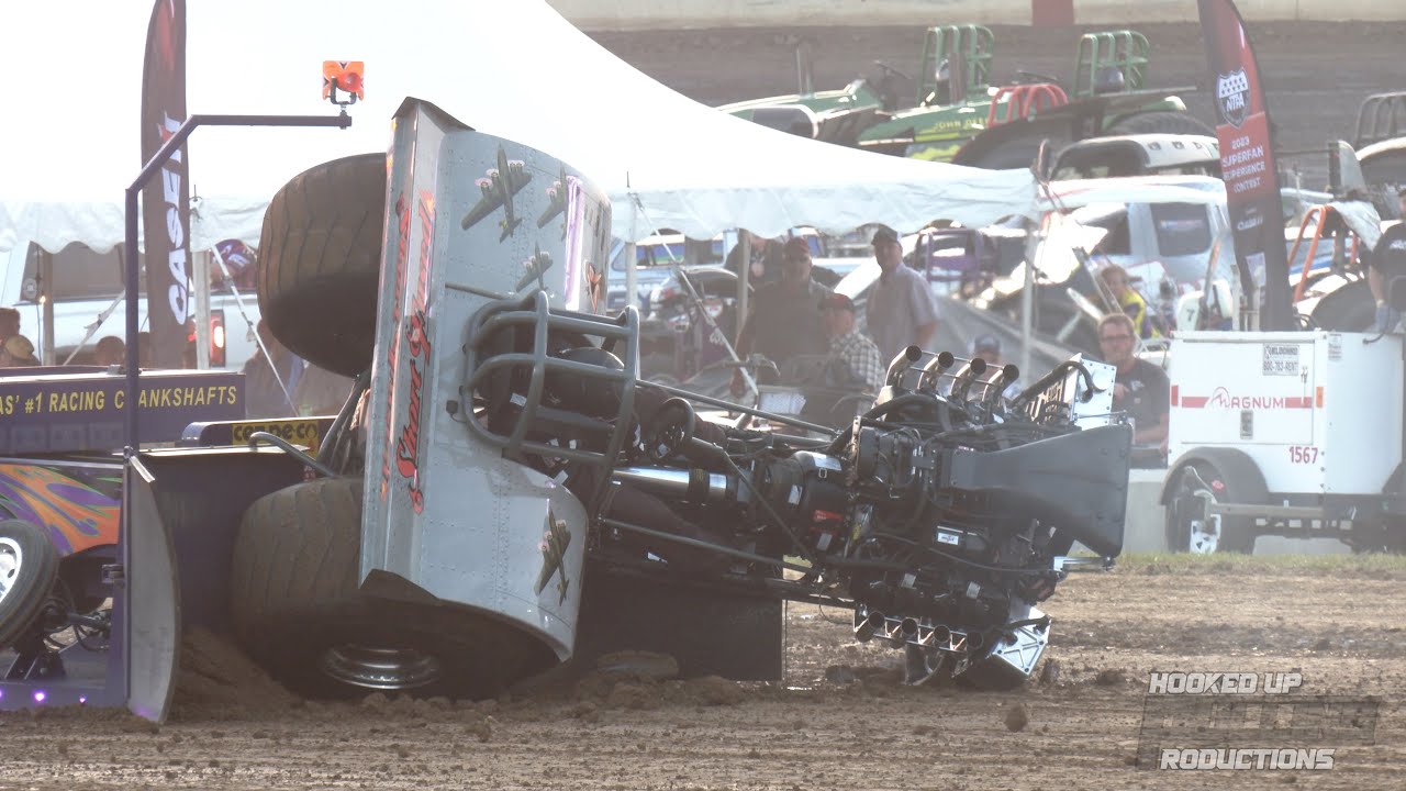 Modified Mini Tractors Pulling in Farley, IA Tractor & Truck Pulling