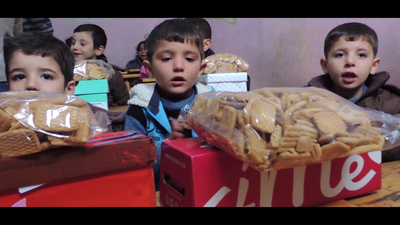 تجمع إنسان الخير /توزيع الهدايا على طلاب روضة المصطفى تقدمة منظمة ihh