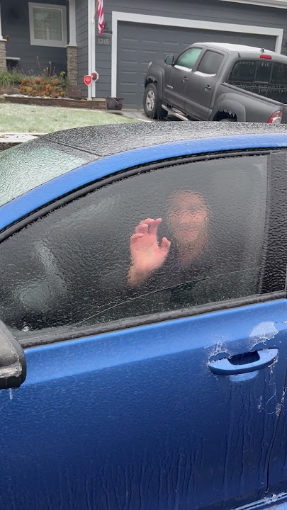 Man fearlessly punches through his car window...