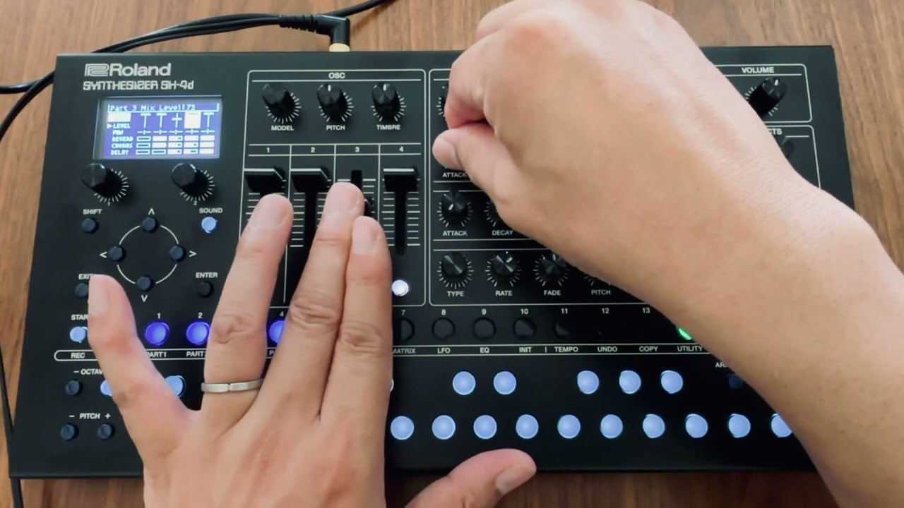 Roland SH-4d Deep Tech House