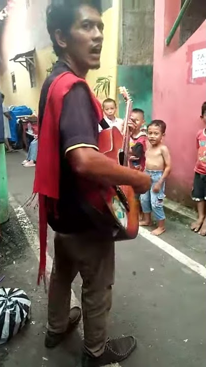 Pengamen mirip roma irama 3