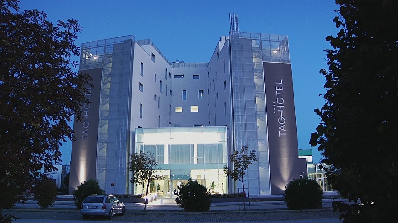 Tag Hotel Fano Youtube<script async src=