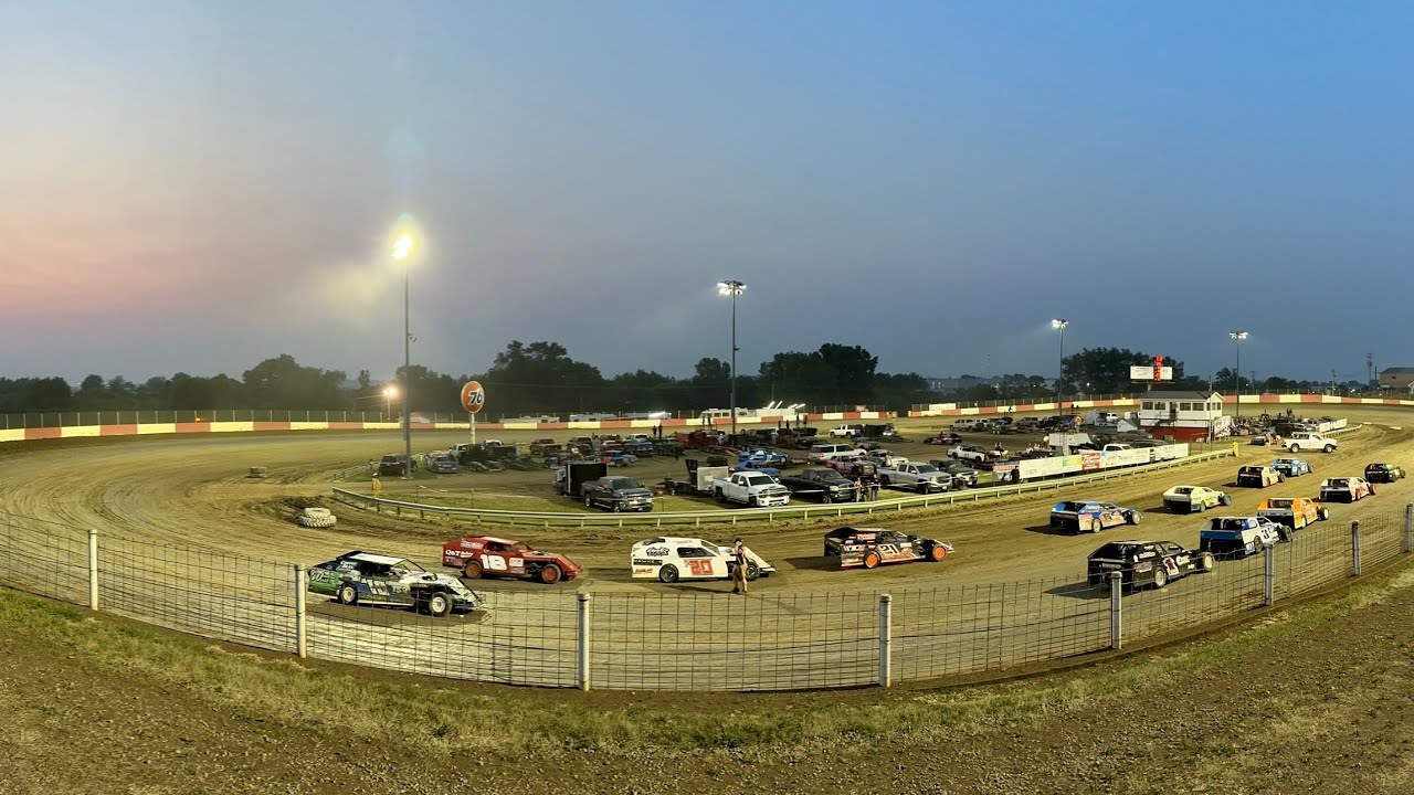 Dubuque Fairgrounds Speedway Sundays Dirt Track Racing At Its Best Dubuque Fairgrounds Speedway Sundays Dirt Track Racing At Its Best