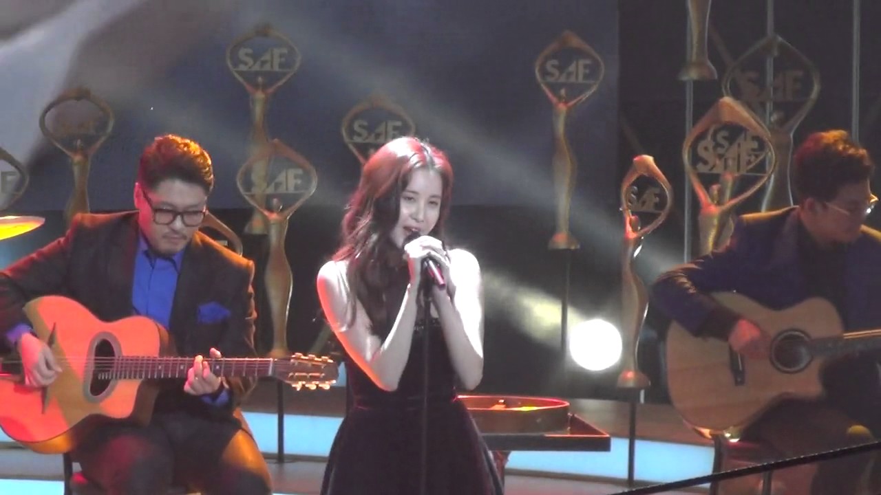 31.12.16 Seohyun & Baekhyun- The Stranger & Hey Jude