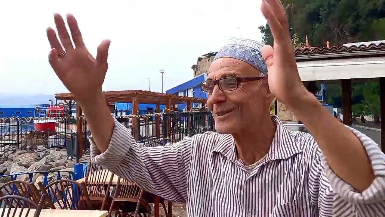 Le maknine ( chardonneret ) est le meilleur ami de l'homme. Le vieu vieu de Bejaia à msid el bab