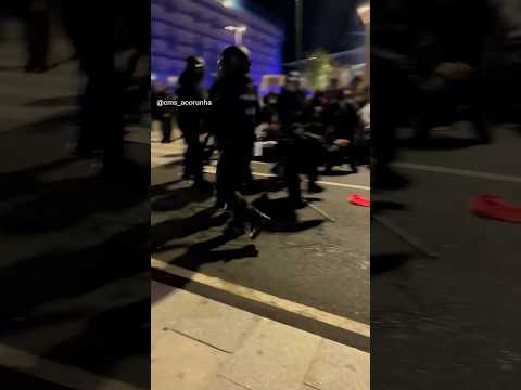 Así han sido las cargas policiales en la manifestación contra el fascismo en A Coruña #shorts