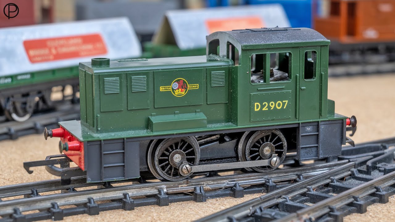 Triang Rml Tri-ang Railways R.559 0-4-0 Diesel Shunter With Plate Wagons - YouTube