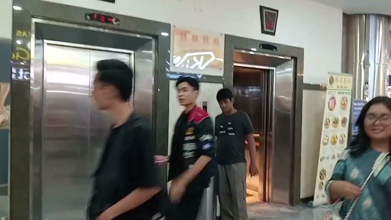 Hyundai Traction scenic elevator at BCS Mall Batam center 