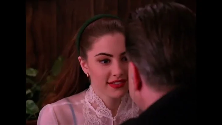 Gordon Cole and Shelly Johnson Share a Tender Moment