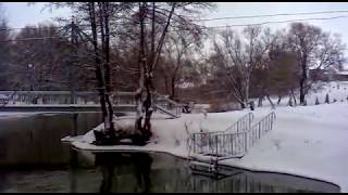 Река в парке зимой