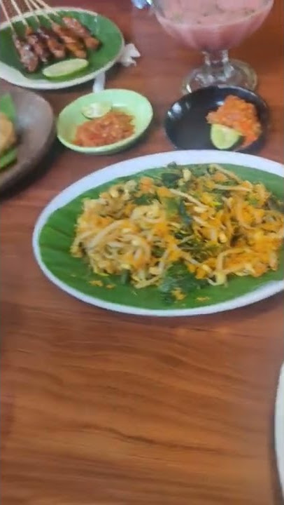 Makanan di Rumah makan cobek cobek Makassar #shorts #hobby #makan #makanan #urap #soto #jawa #menu