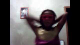 Camaro Amarelo Sarah Dançando