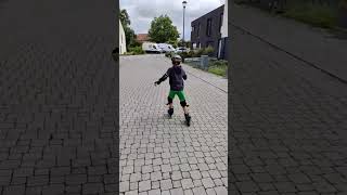 Download Lagu Vic kreeg skates voor zijn verjaardag! Uittesten in Aalst 🛹 MP3