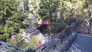 Могила родителей Владимира Путина на Серафимовском кладбище Петербурга