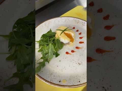 завтрак в СТОЛОВОЙ vs КАФЕ vs РЕСТОРАНЕ | вроде одно и тоже, НО ЦЕНА… #shorts #chef #яичница #пашот