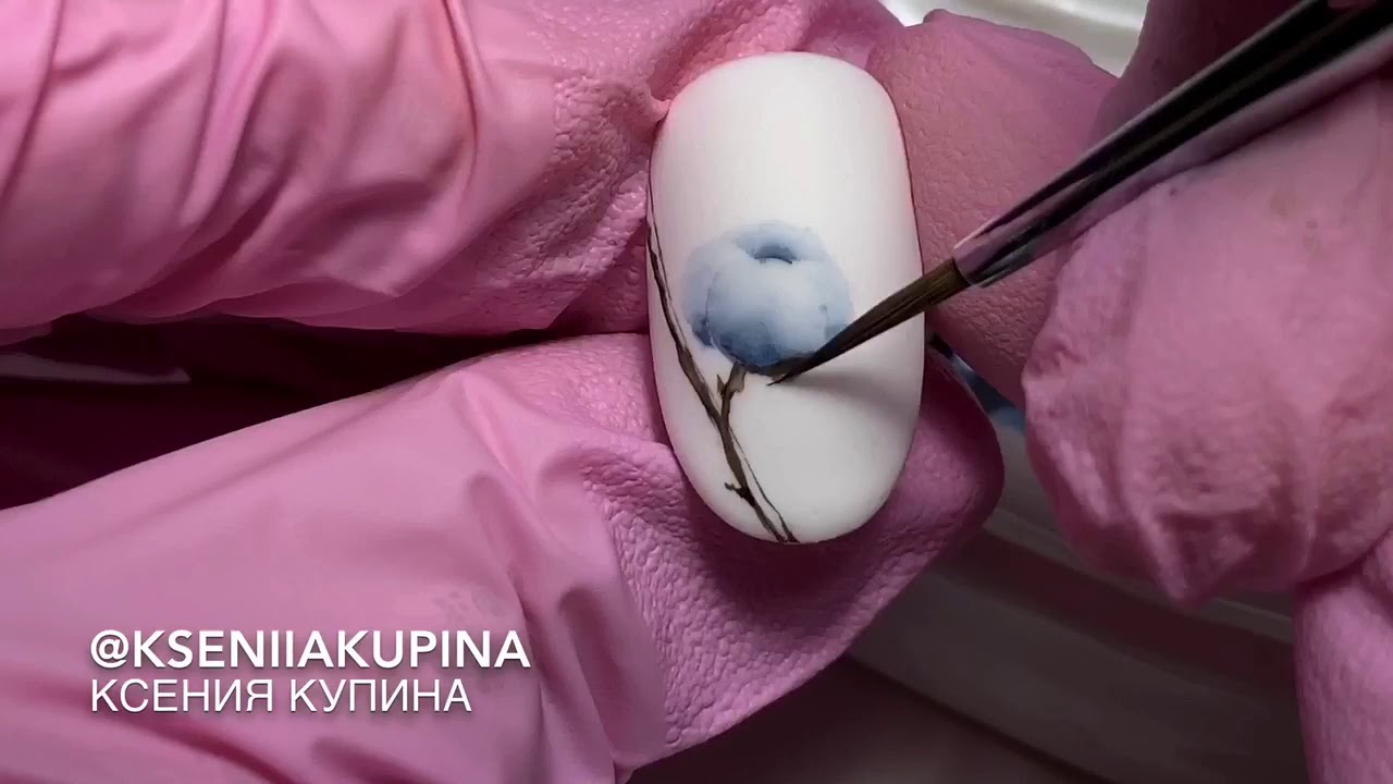 Хлопок акварельными красками на ногтях