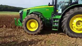 John Deere 8335R mit riesen Kuhn VARI-LEADER - 8-furchigen Pflug 1.Video