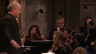 Schostakowitsch Waltz Nr. 2 / Open Air Munich 2017 / Conductor: Manfred Honeck Resimi