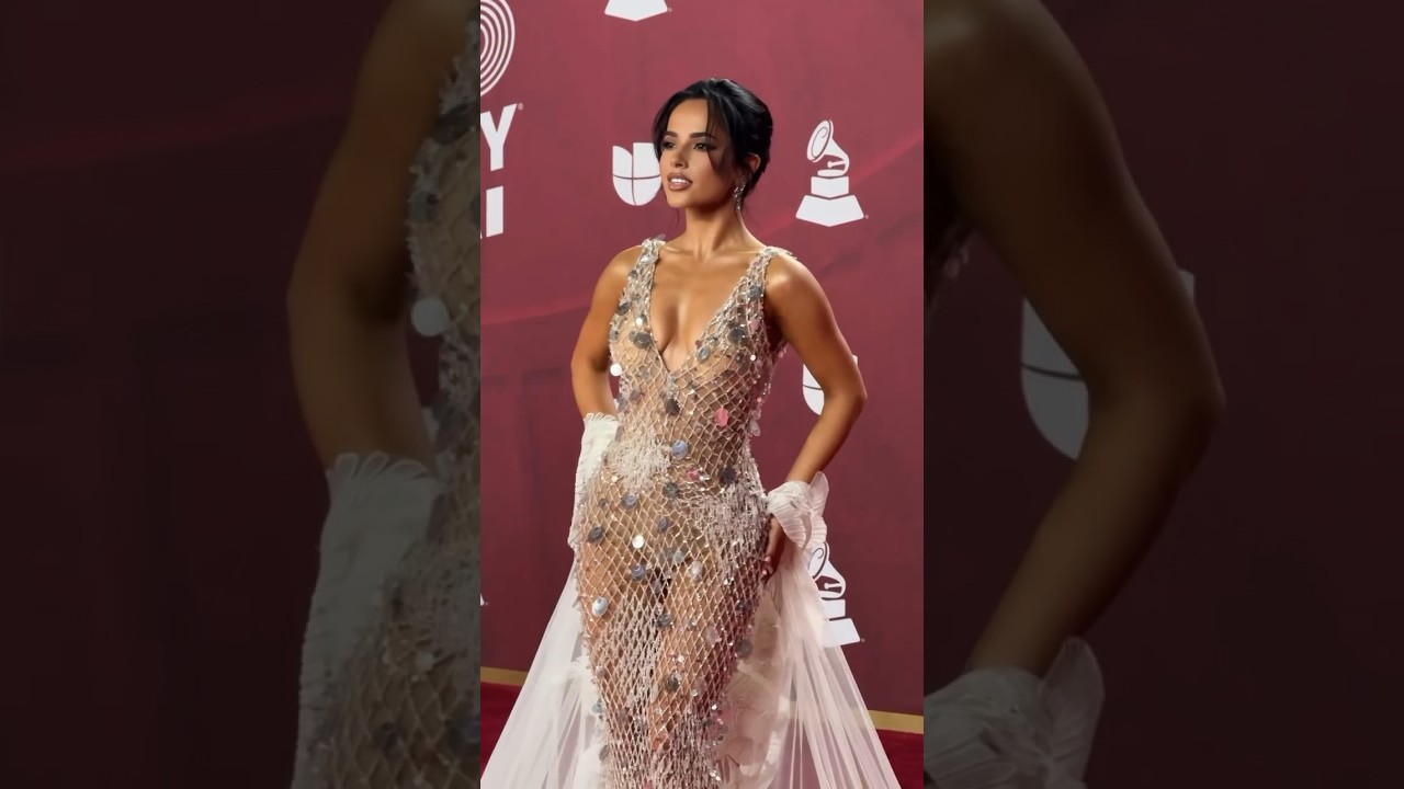 Becky G en la alfombra roja de los 