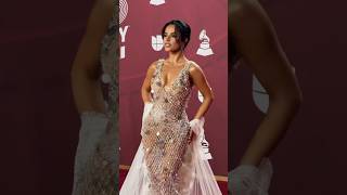 Becky G En La Alfombra Roja De Los latingrammy 