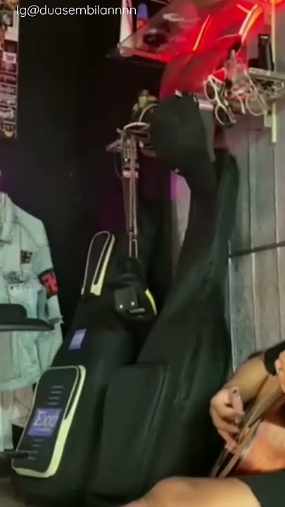 Runtuh @Febyputri cover,versi akustik terbaik yg pernah ada di alam semesta..!!! 🤣 #short