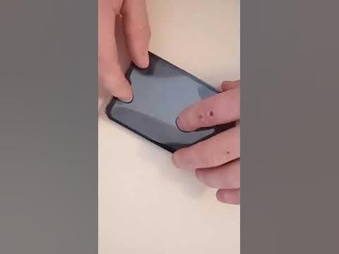 Как быстро и правильно на клеить защитное стекло на телефон смотрите до ...