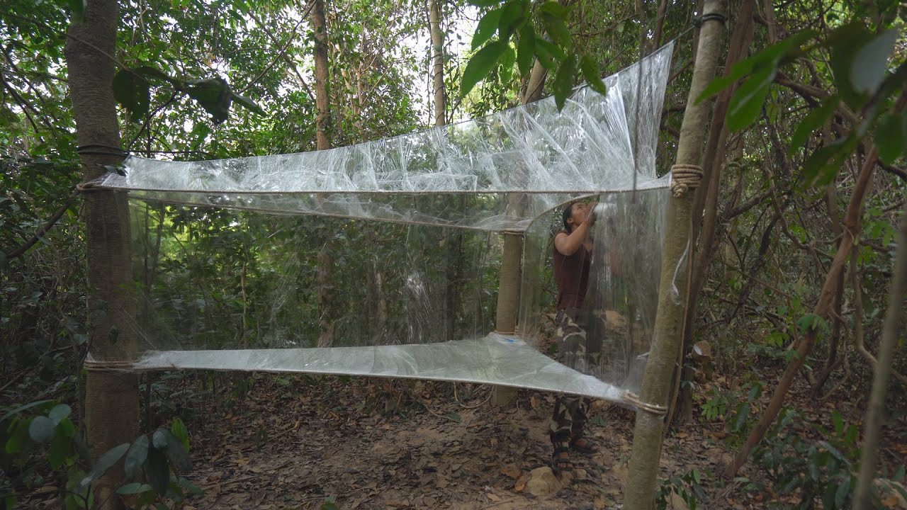 Incredible Bushcraft Tent made from Plastic Wrap! Girl solo bushcraft