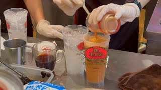 THAILAND STREET FOOD ChaTraMue (ชาตรามือ) Original Thai Tea since 1945 | Tasty Inside | Bangkok Food