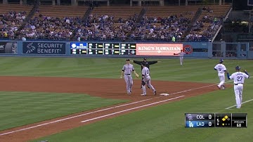 COL@LAD: Dodgers load the bases on fielding error