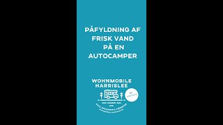Påfyldning Af Frisk Vand På En Autocamper