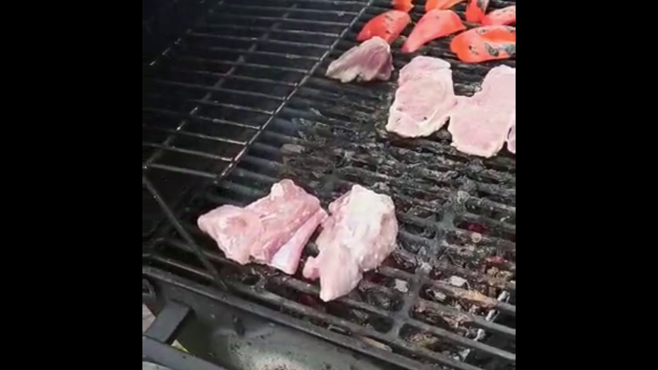 Продолжение ужина. Готовка на природе