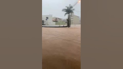 🚨 Fortes chuvas causam alagamentos e transtorno em Itatiba (SP).
