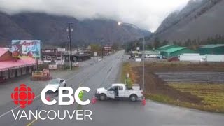 Rock slide closes Highway 3 and forces evacuations Rock slide closes Highway 3 and forces evacuations