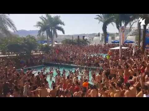 Full madness when 'Great Spirit' by Armin van Buuren and Vini Vici hits the pool!