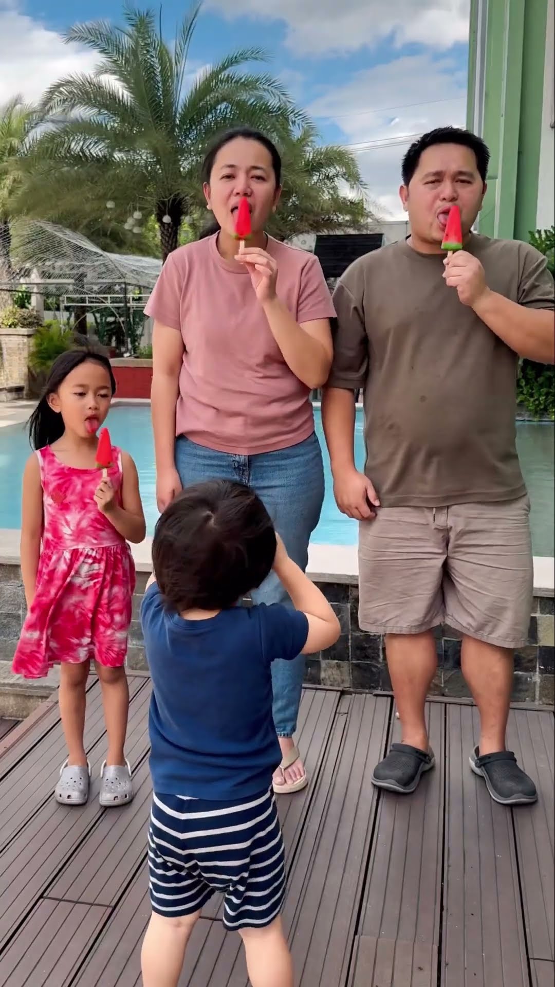 Sharing ice cream with crying kid ????❤️✅?