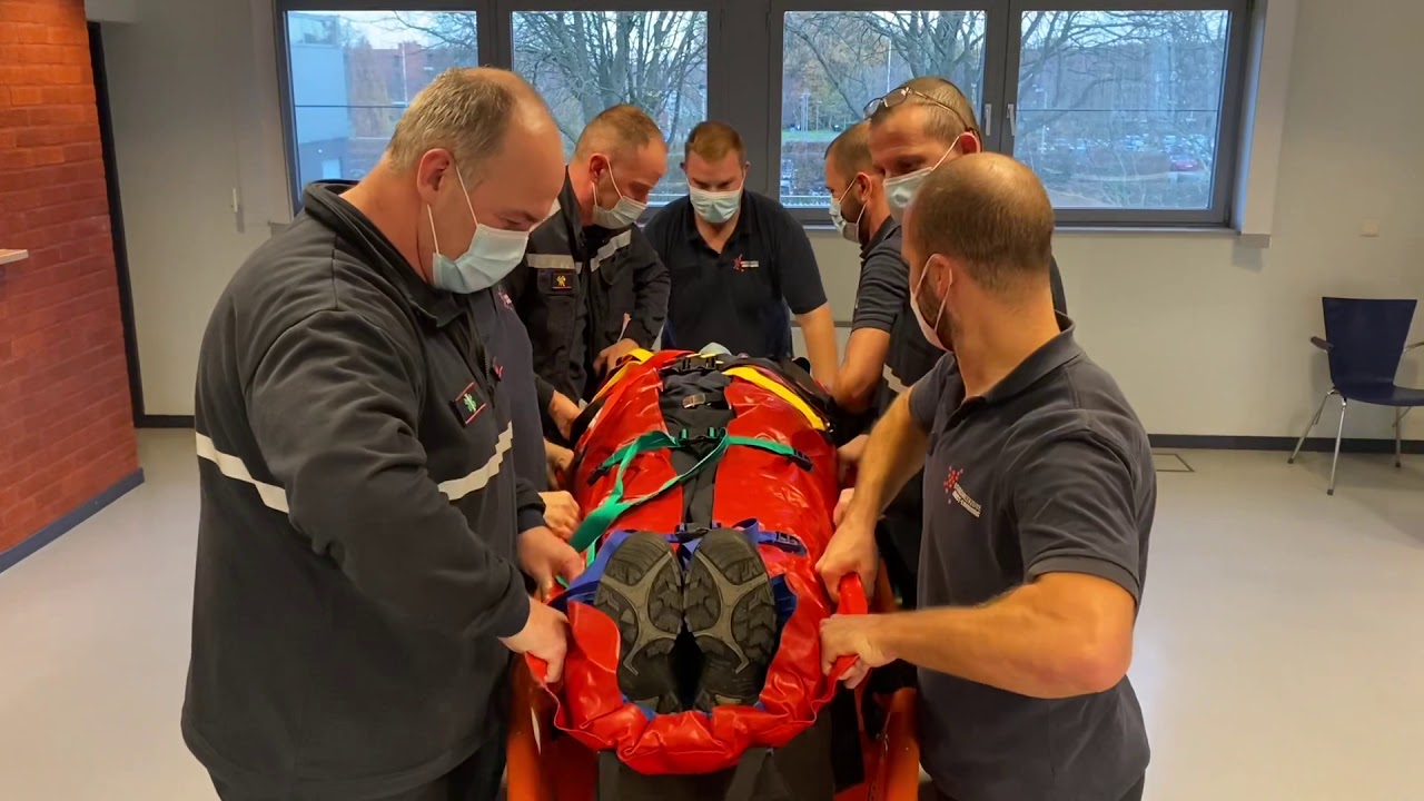 Speciaal voor de basisscholen te Neeroeteren een rondleiding doorheen de brandweerkazerne van Genk