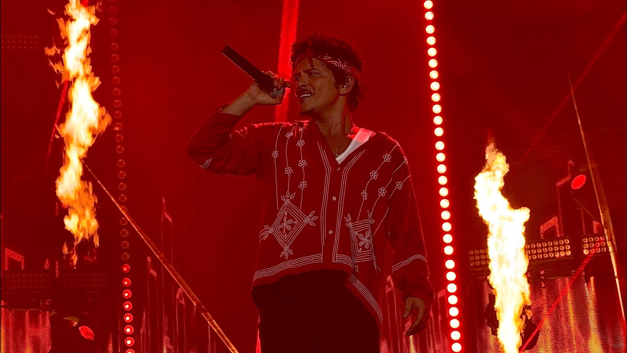 Bruno Mars - Uptown Funk (Live from The Romantic Tour 2026, Paris, France)