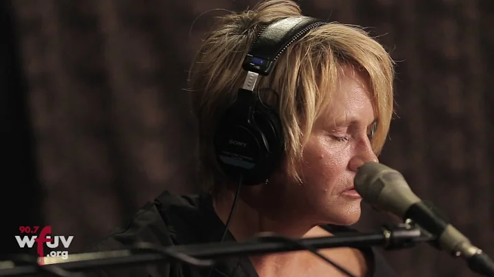 Shawn Colvin - "The Facts About Jimmy" (Live at WF...