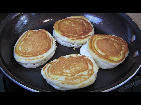 Video: Wie Man Dünne Pfannkuchen Auf Kefir Brät