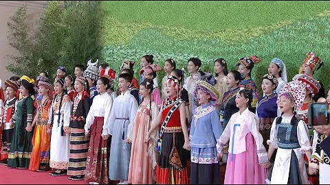 President Xi Jinping and his wife watch children sing Sichuan folk songs with int'l dignitaries - DayDayNews