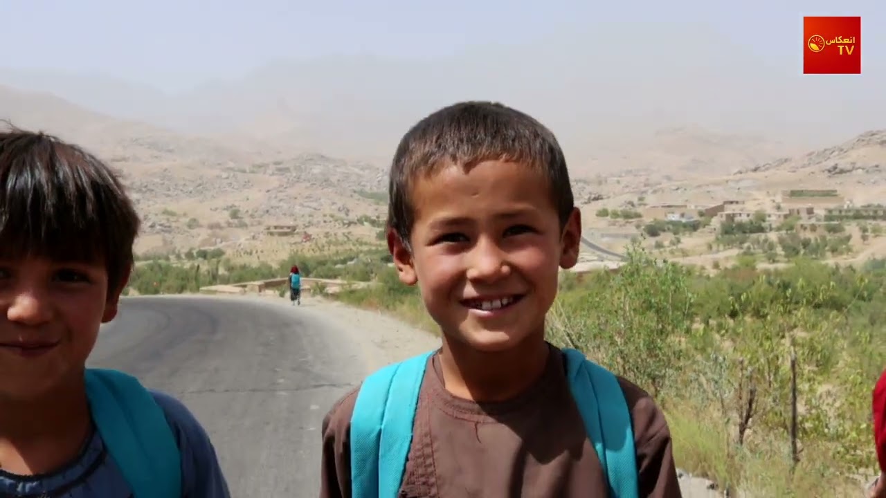 گذارش از ترمیم سرک،گفتگو با یک کار گر عاشق و صحبت با کودکان.