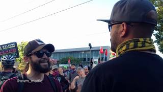 Joey Gibson chats w/ #occupyice protesters