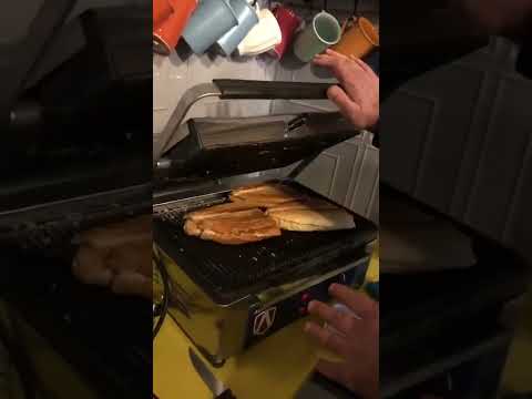 Alveored 12 dilim tost makinesi kullanıcı videosu. Çorlu'dan Hakan İlhan Bey'e Teşekkürler...