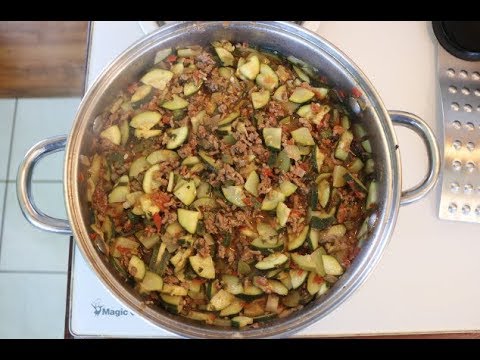 Video: Matlagning Zucchini Med Kött I Smet