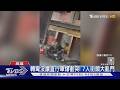 轉彎沒讓！年輕人飆國罵 父子檔追車回嗆 7人街頭大亂鬥｜TVBS新聞 @TVBSNEWS01